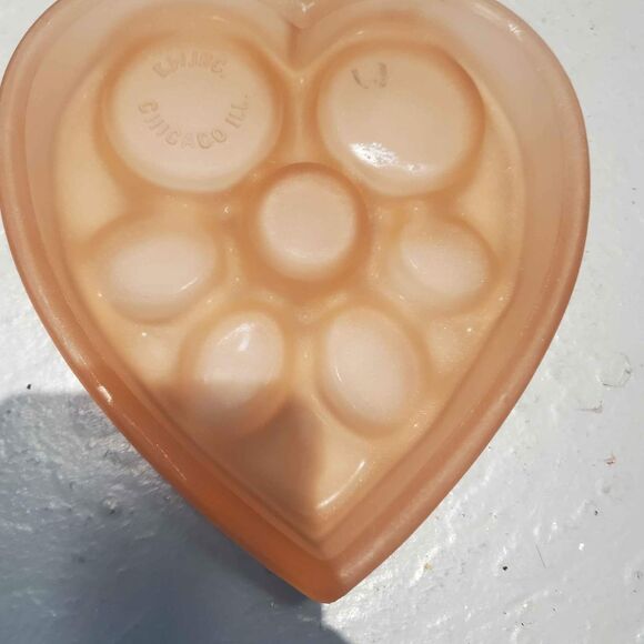 Pink Heart Shaped Glass Paint Palette - Picture 2 of 3